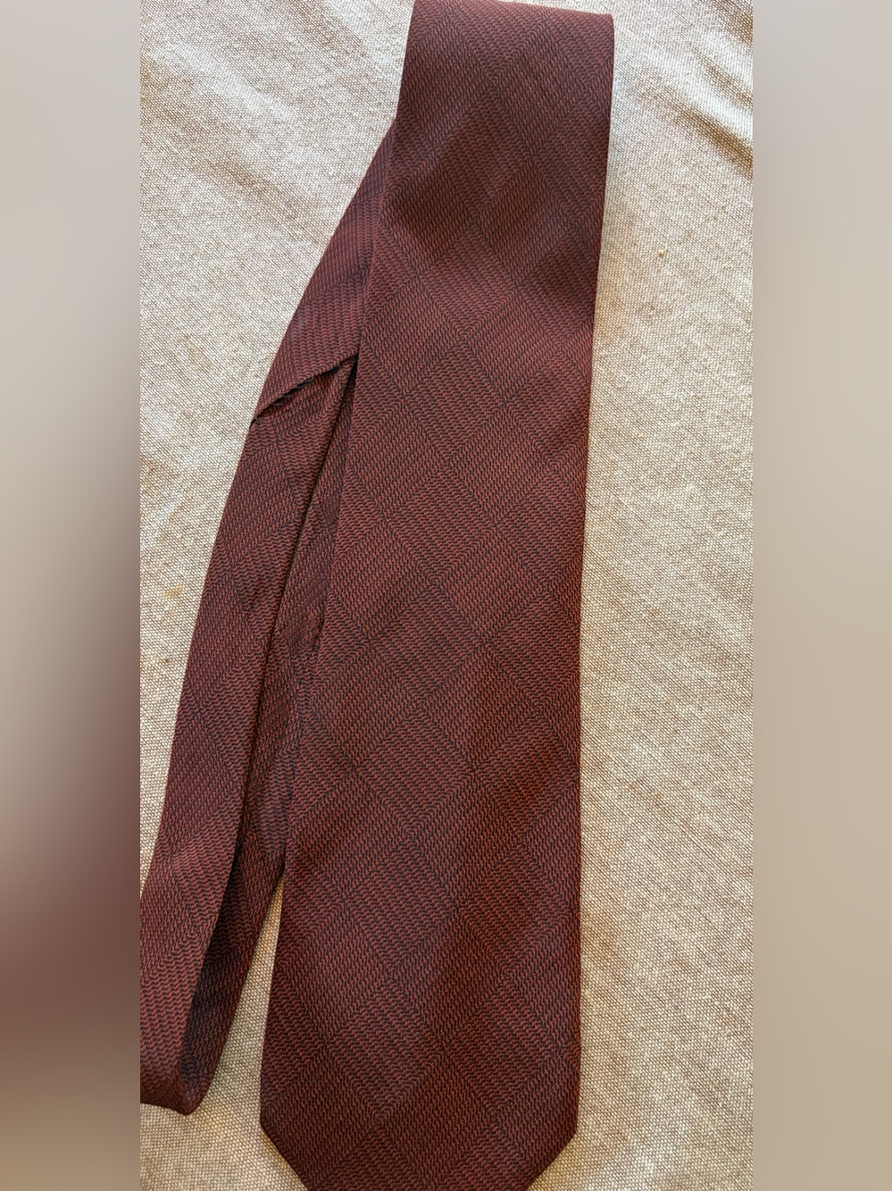 Donna Karan Men's Burgundy Textured Tie